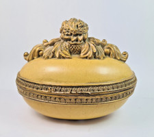 scatola con coperchio decorato