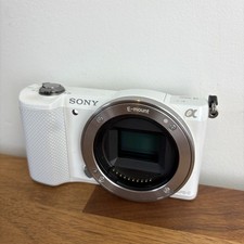 Fotocamera mirrorless compatta