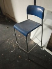 Sgabello isola penisola cucina soggiorno acciaio polietilene plastico blu sedia