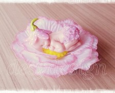 Bomboniera Bebè Bambina in Fimo Su Fiore Nascita Battesimo Compleanni Comunioni 