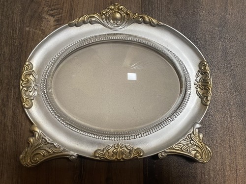 Cornice ovale con cupola