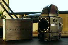 Corpo macchina Hasselblad 500 ELX + Dorso Polaroid + MAG A12 + Mirino con esposi