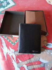 Portafoglio verticale uomo in pelle nera.