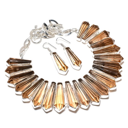 Collana con pietre preziose - , a