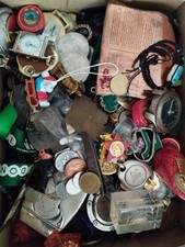 LOTTO MERCATINO 137 PEZZI VARI MEDAGLIE MONETE OROLOGI ALTRO