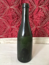 Antica bottiglia di vino verde