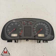 Cruscotto per VOLKSWAGEN GOLF MK4 1.6 1997-2006 usato (104665)