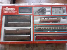 Lima confezione  con due treni passeggeri uno tedesco, uno italiano.