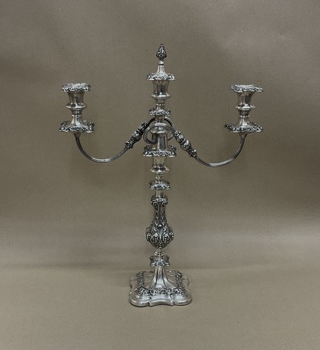 Antico candelabro vittoriano