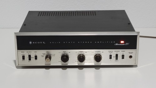 Amplificatore stereo stato - a,