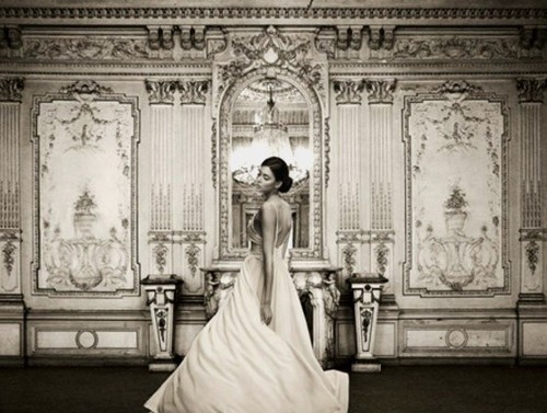 Quadro donna nel palazzo sposa - quadro,