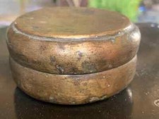 Antico piccolo contenitore in