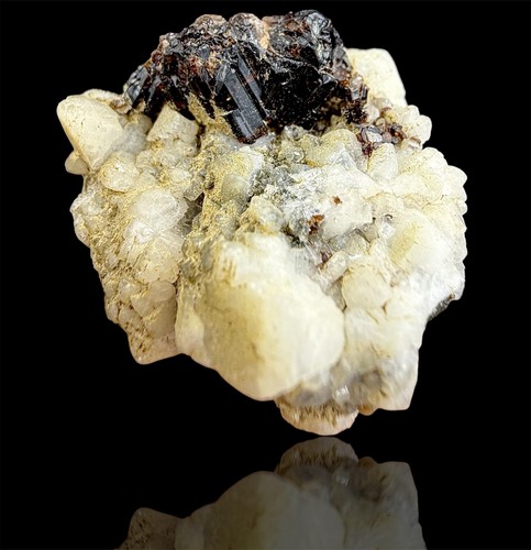 Calcite combinata vesuvianite