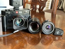 Leica M6 nera con obiettivo