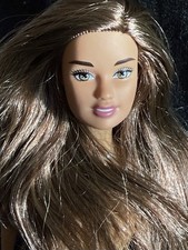 Bambola Barbie alla moda Bruna