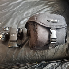 FujiFilm FinePix S3200 fotocamera bridge con borsa nera testata funzionante prende pipistrelli AA