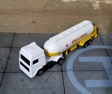 MAJORETTE N°324 VOLVO F16 SEMI OIL TANKER Scala 1:100 Made in Thailand 1997 - 98