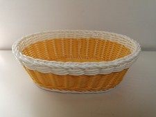 Corbeille en "scoubidou"