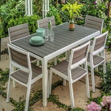 Tavolo da giardino grigio in