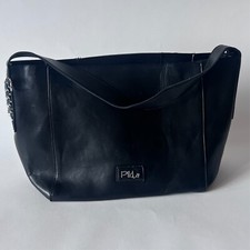 Borsa a tracolla grande Pikla in ecopelle nera con dettaglio catena e marsupio con zip