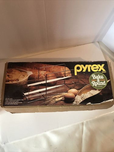 Vintage pyrex corning bake - by,