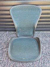 Set sedia Herman Miller Aeron taglia B rete verde schienale e seduta