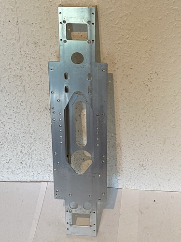 •Una piastra chassis usata