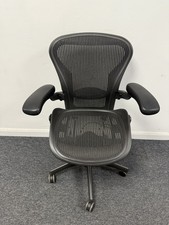 Herman Miller Aeron taglia B specifiche complete 