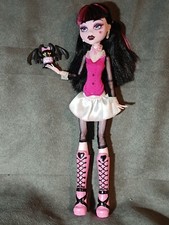 MONSTER HIGH G1 - Muñeca DRACULAURA 1 WAVE RE-RELEASE con Mascota COUNT FABOLOUS