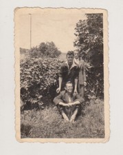 Due giovani uomini belli e