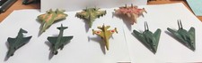 Lotto 8 Mini Aerei da Guerra Giocattolo in Plastica.