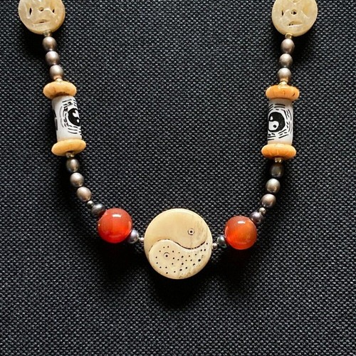 Yin yang beaded necklace - yang, 24"