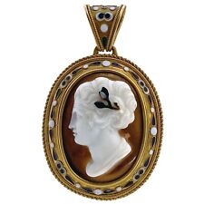 Ciondolo italiano in oro 18kt stile revival etrusco con cammeo in pietra dura  