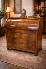 Antico cassettone con ribalta