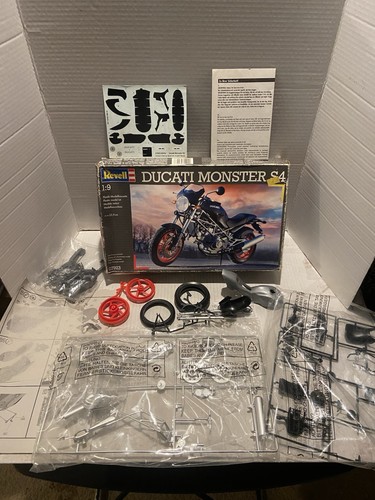 Revell plastic model - model, 1:9