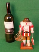 VECCHIO SCHIACCIANOCI NOCCIOLINE IN LEGNO PERSONAGGIO PESCATORE. N° J65.