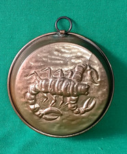 VECCHIA FORMELLA IN RAME BUDINO BUDINIERA DOLCI STAMPO ZODIACALE SCORPIONE. DB60