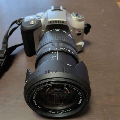 Pentax fotocamera reflex - è,