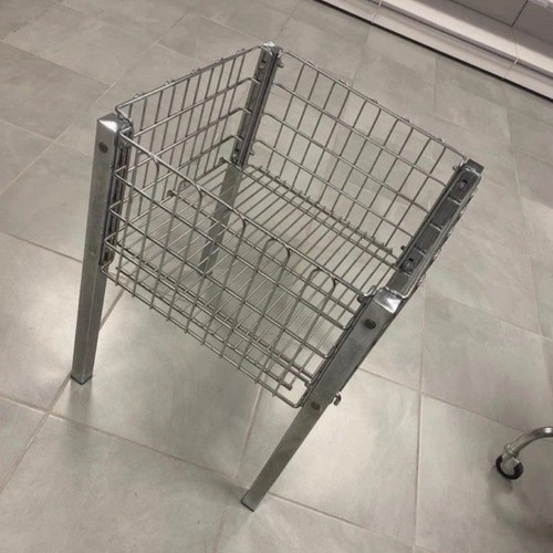 Cesto espositore per - , negozio