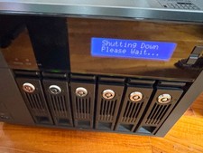 QNAP TVS-671 6-BAY NAS STORAGE 3,0 GHz i5-4590S 16 GB RAM 3 TB HDD TOT 18 TB