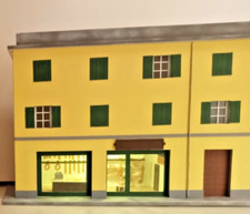 Palazzina con negozio