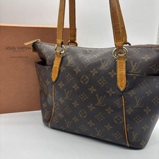 LOUIS VUITTON Totally PM