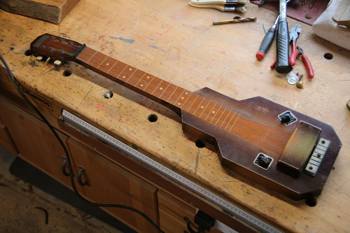 Rara chitarra elettrica - , anni