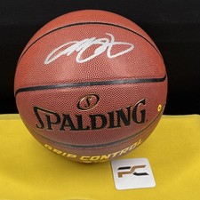 LeBron James firmato Spalding