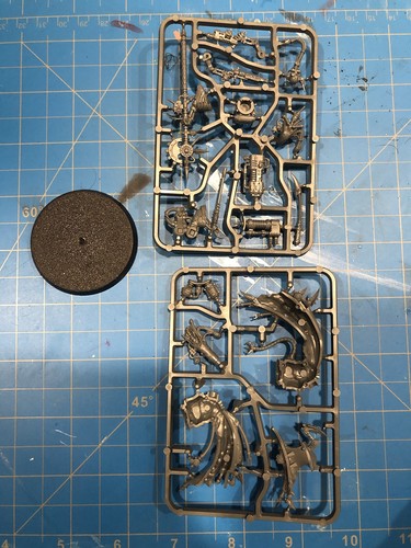 Necron cryptek con mantello - necron,