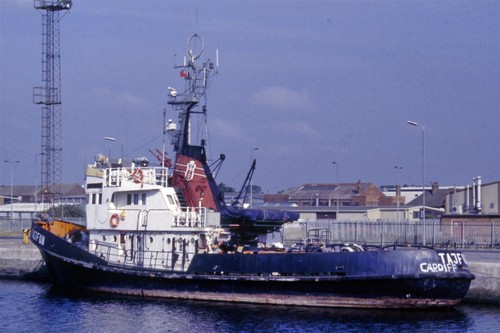 Sq2004 cardiff tug tajfun - cardiff,