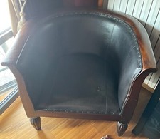 Poltrona in pelle a prezzo scontato 250€ per piccolo strappo 72/75/77cm