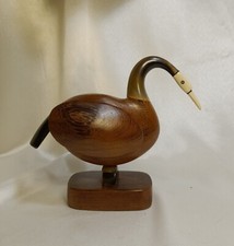 Anatra in legno, corno e osso, lunghezza 22,5 cm, larghezza 10 cm, altezza 20 cm