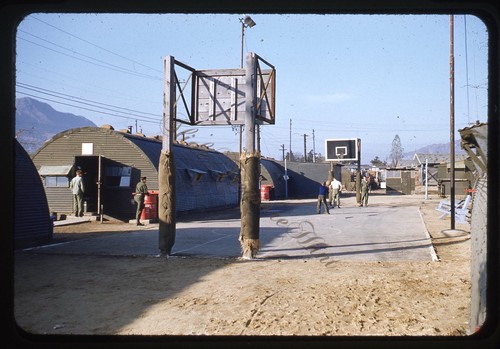 Base militare campo basket