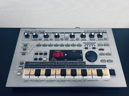 Roland 303 groovebox rhythm - groovebox,